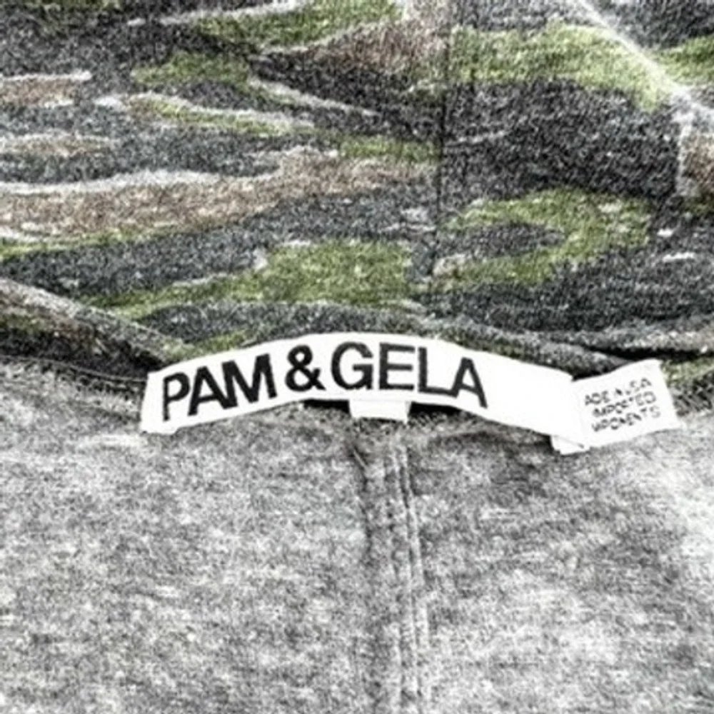 PAM & GELA Women's Camo Print‎ Short Sleeve Pocket T-Shirt Size S - Picture 3 of 5
